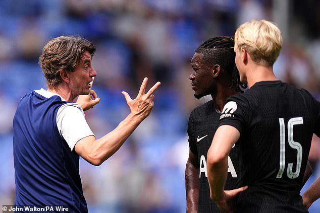 了热刺对阵, 而巴黎圣日