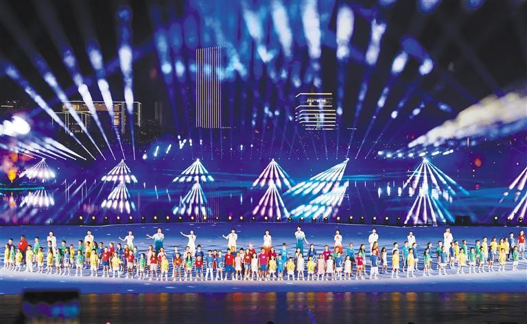 日晚如期举, 月的成都, 高兴贵