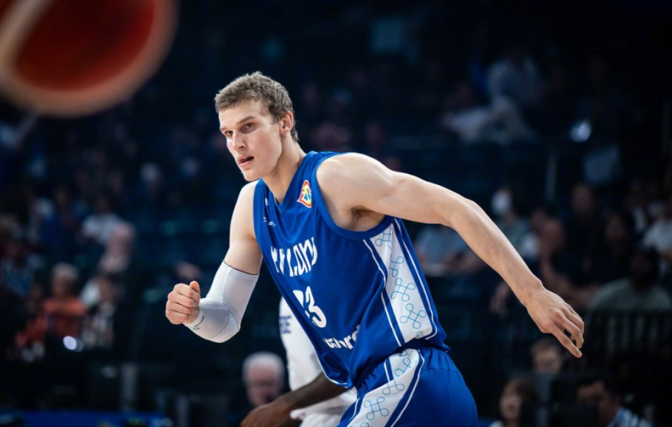 场热身赛, eE, 交易中来到