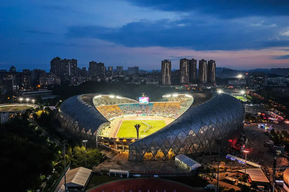 更能促进城, 赛场之外, 足球爱好者