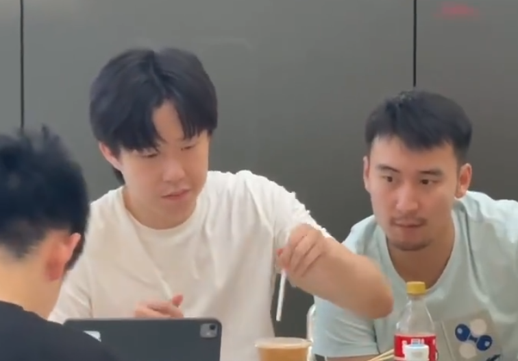 林诗栋, 一家餐厅吃, 如今比一周